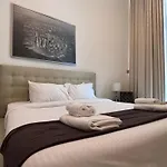 Luxurious Bedroom Apartment With Pool L Business Bay Canal L 10 Min To Dubai Mall L Burj Khalifa L Down Town