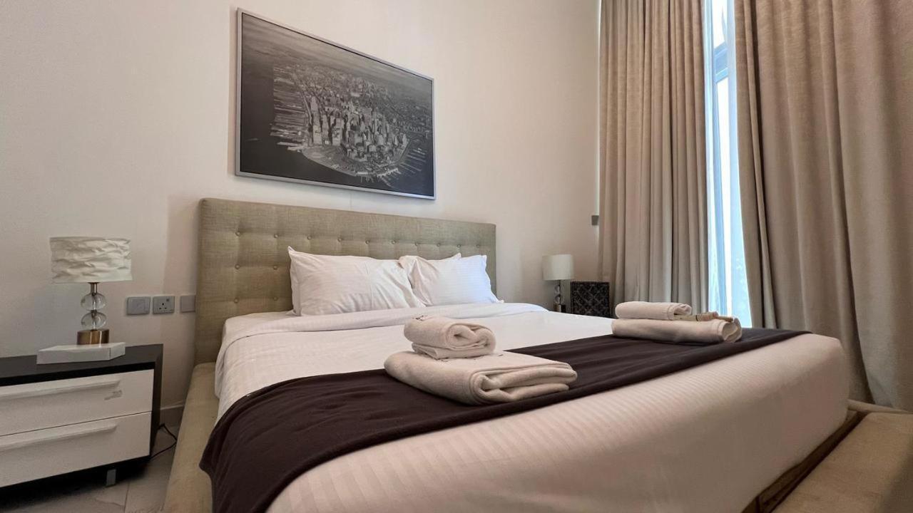 Luxurious Bedroom With Pool L Business Bay Canal L 10 Min To Mall L Burj Khalifa L Down Town * Dubai