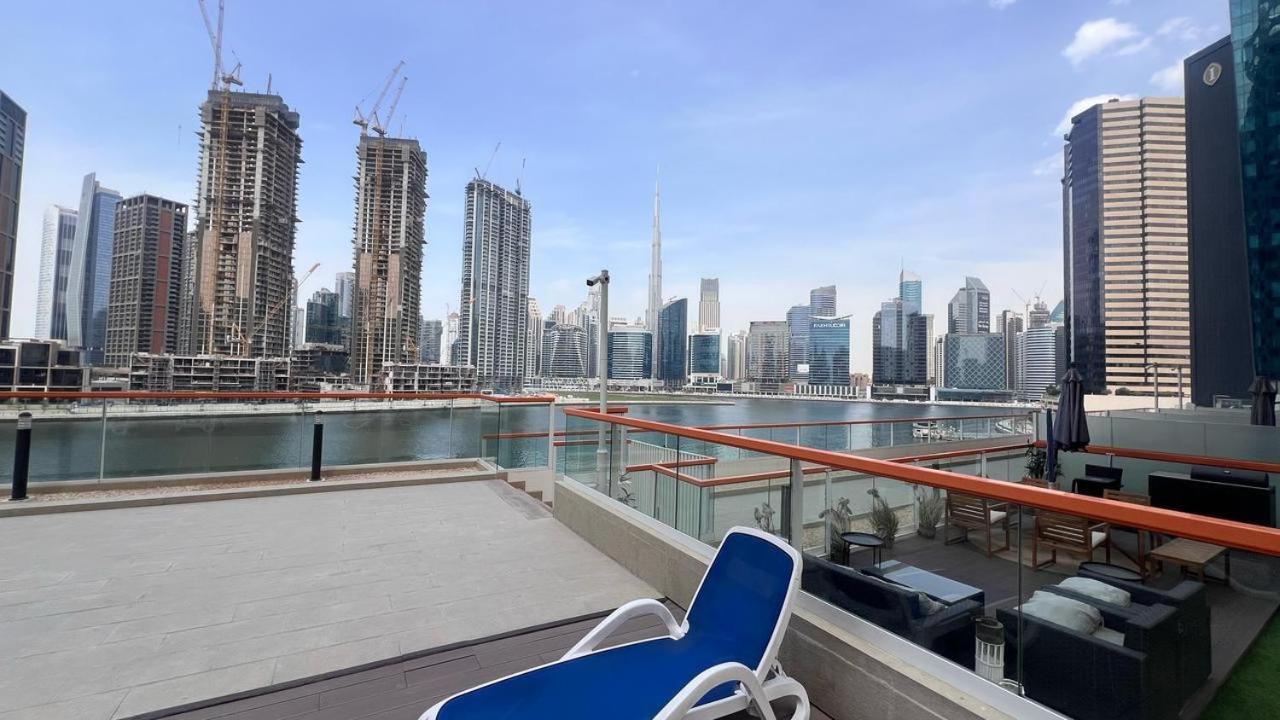 Luxurious Bedroom With Pool L Business Bay Canal L 10 Min To Mall L Burj Khalifa L Down Town Apartment