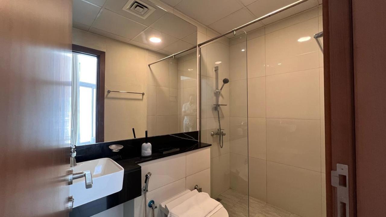 Luxurious Bedroom With Pool L Business Bay Canal L 10 Min To Mall L Burj Khalifa L Down Town