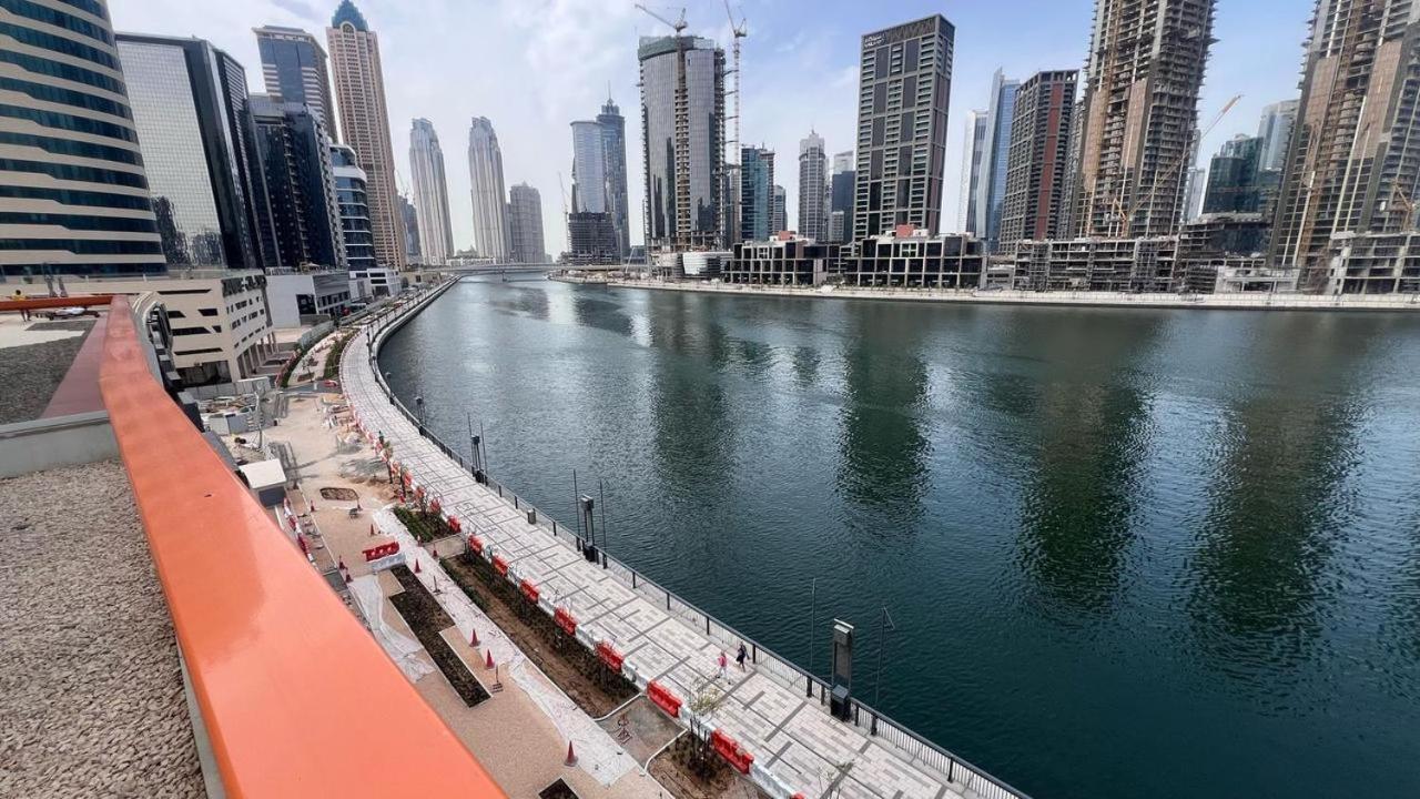 Luxurious Bedroom With Pool L Business Bay Canal L 10 Min To Mall L Burj Khalifa L Down Town Apartment *