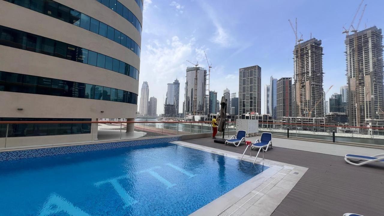 Luxurious Bedroom With Pool L Business Bay Canal L 10 Min To Mall L Burj Khalifa L Down Town Apartment Dubai