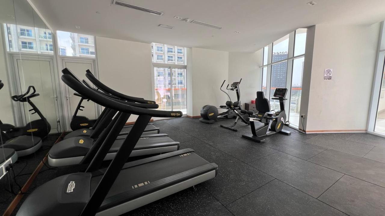 Luxurious Bedroom With Pool L Business Bay Canal L 10 Min To Mall L Burj Khalifa L Down Town Apartment Dubai