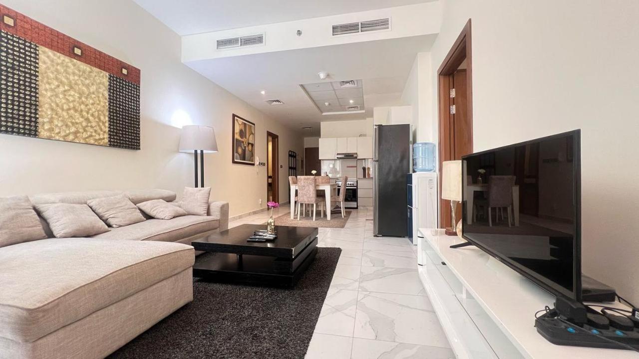 Apartment Luxurious Bedroom With Pool L Business Bay Canal L 10 Min To Mall L Burj Khalifa L Down Town *